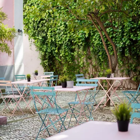 Safestay Bairro Alto 旅馆 *